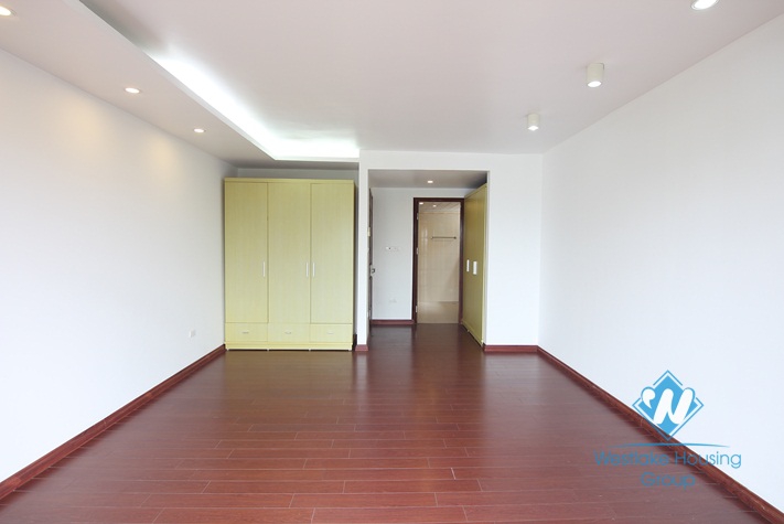 Lakeside house for rent in Tay Ho with amazing lake view 